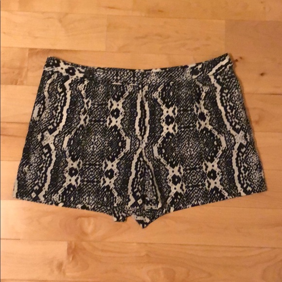 LOFT Pants - LOFT Super Soft Woven Original Printed Shorts Sz16